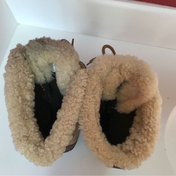 The North Face Abbey III Lace Up Suede Boots (7) - Picture 9 of 16